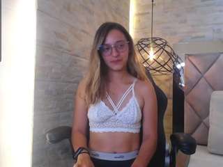 Maddie-Loyd on webcam for live free nude chat now
