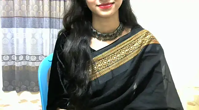Naylaah naked in live sex video chat