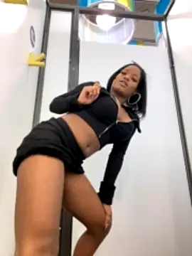 NicoleCocksXXX naked in live sex video chat