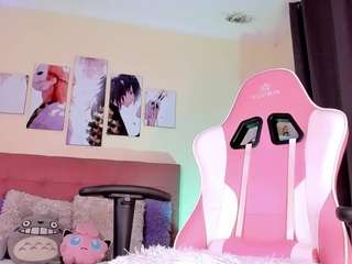 S i m o n e on webcam for live free nude chat now