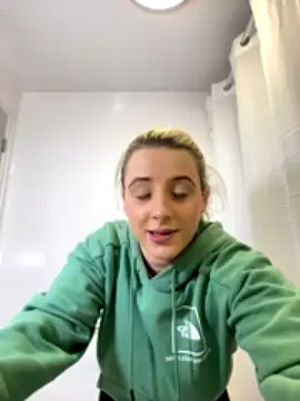 Strongqueen naked in live sex video chat