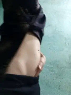 Vergingirl18 naked in live sex video chat