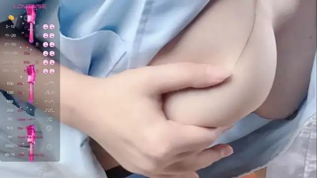 wenwen1688 naked in live sex video chat