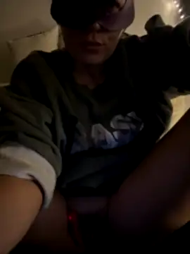 Wet-Pussycat naked in live sex video chat