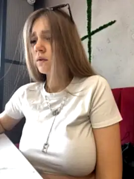 wow_dream naked in live sex video chat