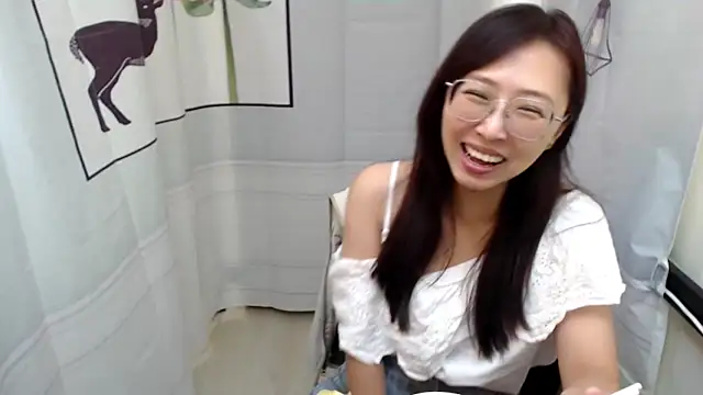 aFanny naked in live sex video chat
