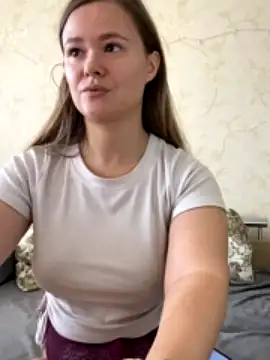 Caramellees naked in live sex video chat