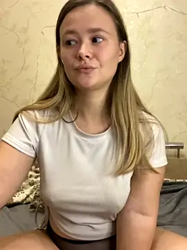 CaramelleLady naked in live sex video chat