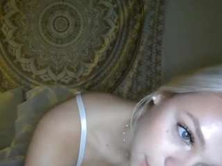 CINDY on webcam for live free nude chat now