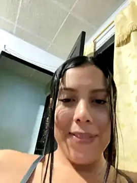 Evie- naked in live sex video chat