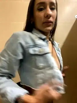 IrisRouse naked in live sex video chat