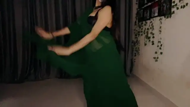 Ishitzz naked in live sex video chat