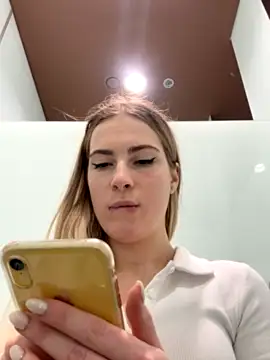 KissMissAngela naked in live sex video chat