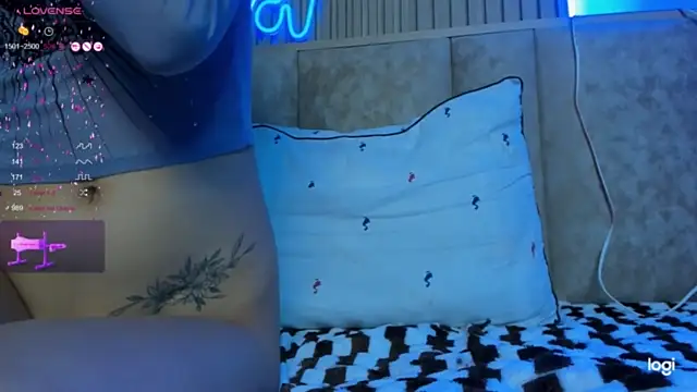 _Kitty_Rose naked in live sex video chat