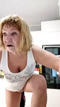 Kittynew60 naked in live sex video chat