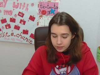 KruellaTee on webcam for live free nude chat now