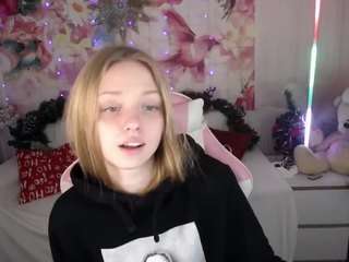LauraCherrys on webcam for live free nude chat now