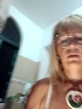 Luna-Natural naked in live sex video chat