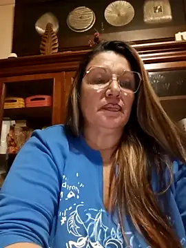 Melmamalhuda@xh naked in live sex video chat