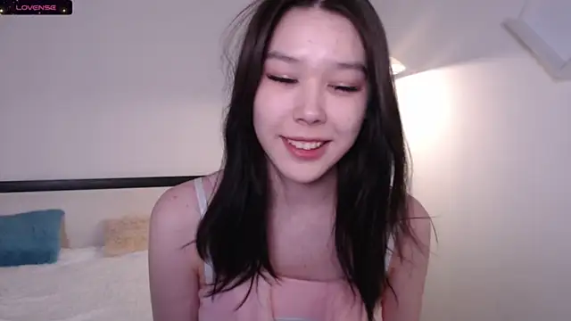 MianHelle naked in live sex video chat