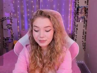 Polly-Perry on webcam for live free nude chat now