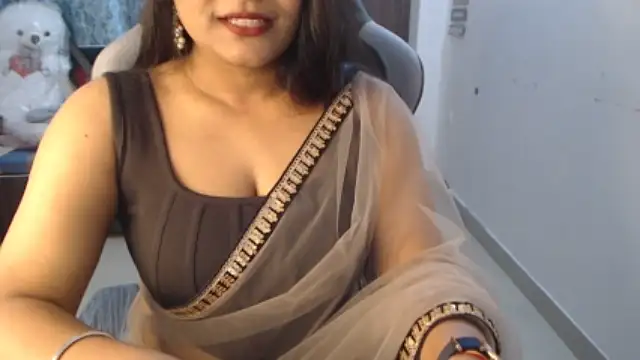 Priya-applepie001 naked in live sex video chat