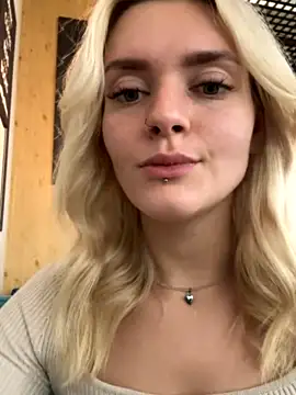 Queendance naked in live sex video chat