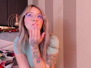 SaraWeest on webcam for live free nude chat now