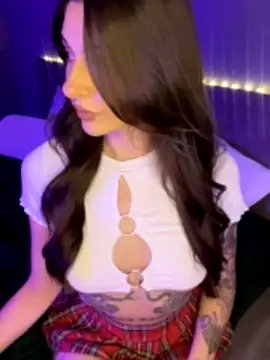 Sassy-Susie naked in live sex video chat