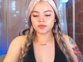 ScarlettHudsson on webcam for live free nude chat now