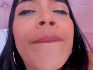 THE QUEEN SQUIRT on webcam for live free nude chat now