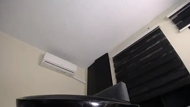 vanesadimaria naked in live sex video chat