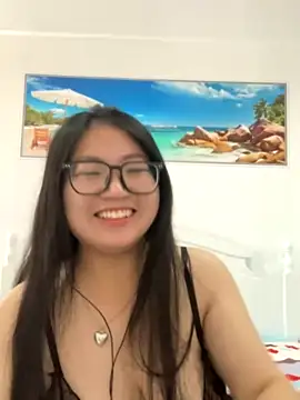 yungirl1 naked in live sex video chat