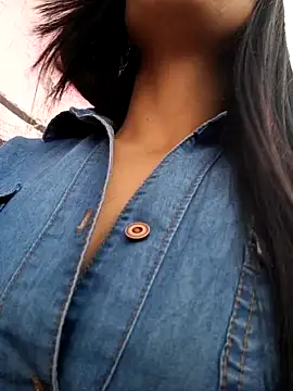 Astrid– naked in live sex video chat