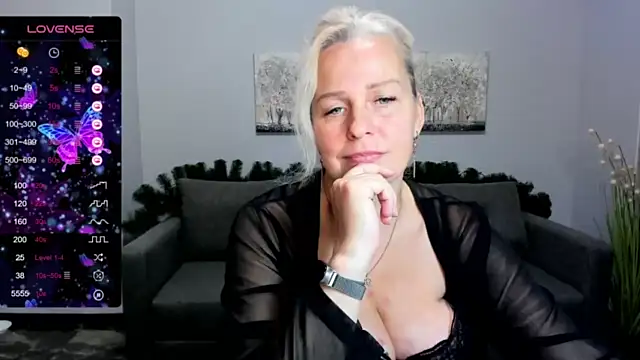 dianabakers naked in live sex video chat