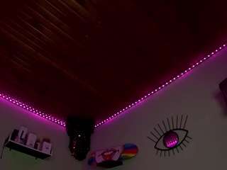emma-ruiz on webcam for live free nude chat now