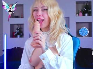 HannahSan on webcam for live free nude chat now