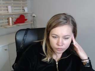 Holly95love on webcam for live free nude chat now