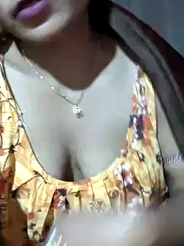 honey-bee naked in live sex video chat