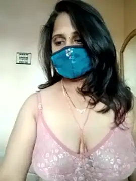 Indiantina naked in live sex video chat