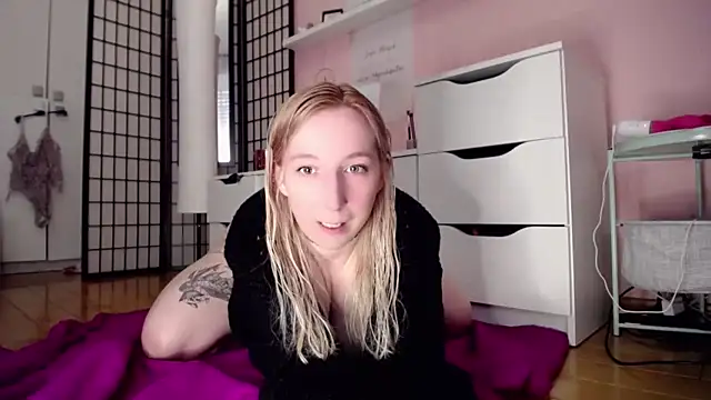 JustKerry naked in live sex video chat