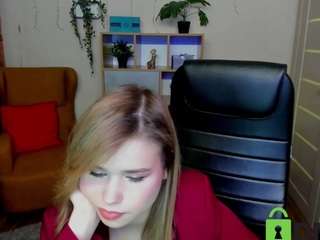 KristallShining on webcam for live free nude chat now