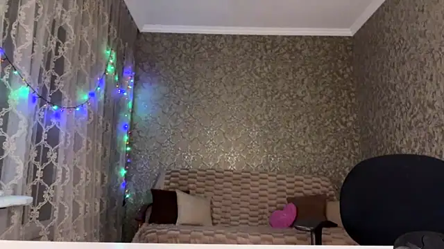 lallebi naked in live sex video chat