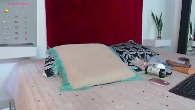 Lilliam_cc_ naked in live sex video chat