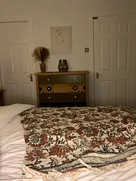 naughtybritjess naked in live sex video chat