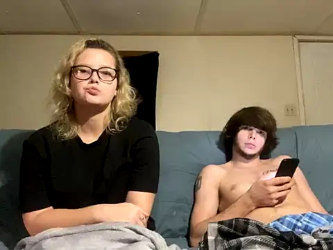Sexibabee123 naked in live sex video chat