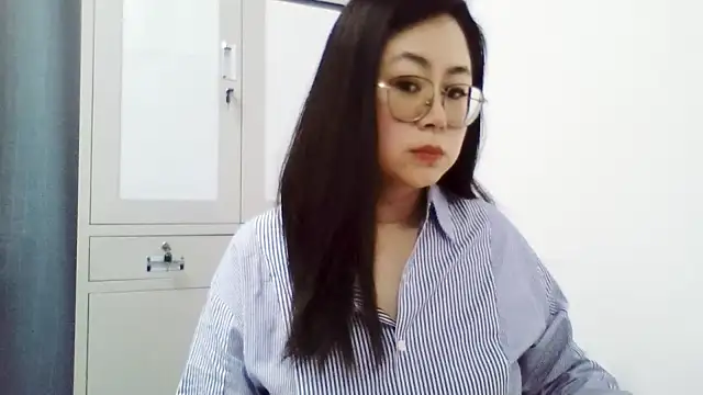Tina-oz naked in live sex video chat