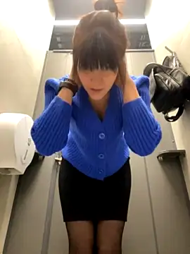 TinaSwirovski naked in live sex video chat