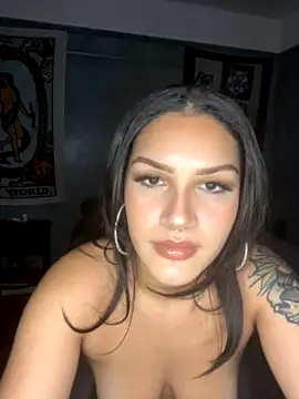 Valeriafallsx naked in live sex video chat
