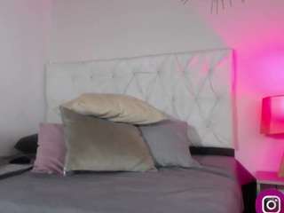 Valeriie21 on webcam for live free nude chat now